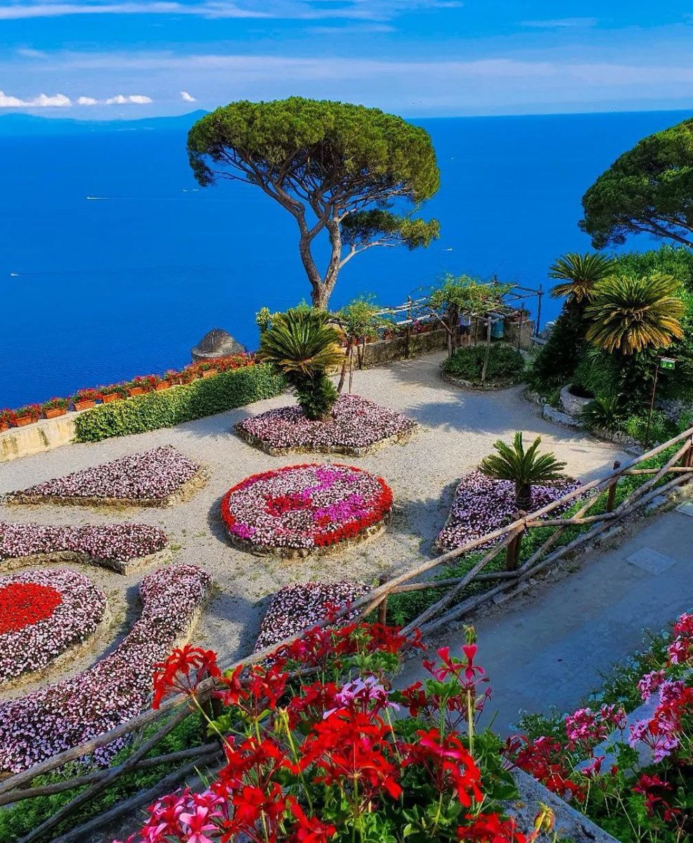 İtalya da Harika bir Sahil ve Park (Amalfi) burada olmak Huzur verici.