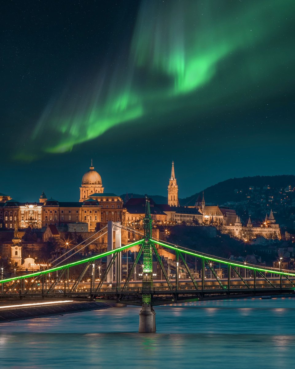 OMG!🫨
On April 1, 2024, at 02:35 a.m., I had an incredible experience. I managed to capture an KP 8 index aurora over Budapest!🤩🤭
•
•
•
•
•
#aprilfools
#april1st
#prank
#photoshop
#aurora
#kp8
#hungary
#budapest
#magyarország