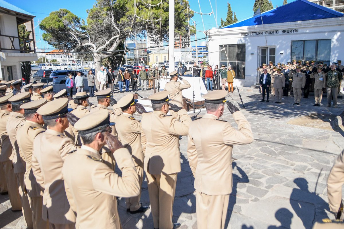 Gus_Sastre's tweet photo. Hoy se cumplió un nuevo aniversario del día en el que los Guardacostas N°82 y Nº83 zarparon desde #PuertoMadryn hacía las Islas Malvinas. En este marco, participamos del emotivo acto que se llevó a cabo en la sede local de la Prefectura Naval Argentina. https://t.co/W6qiNSKf7H