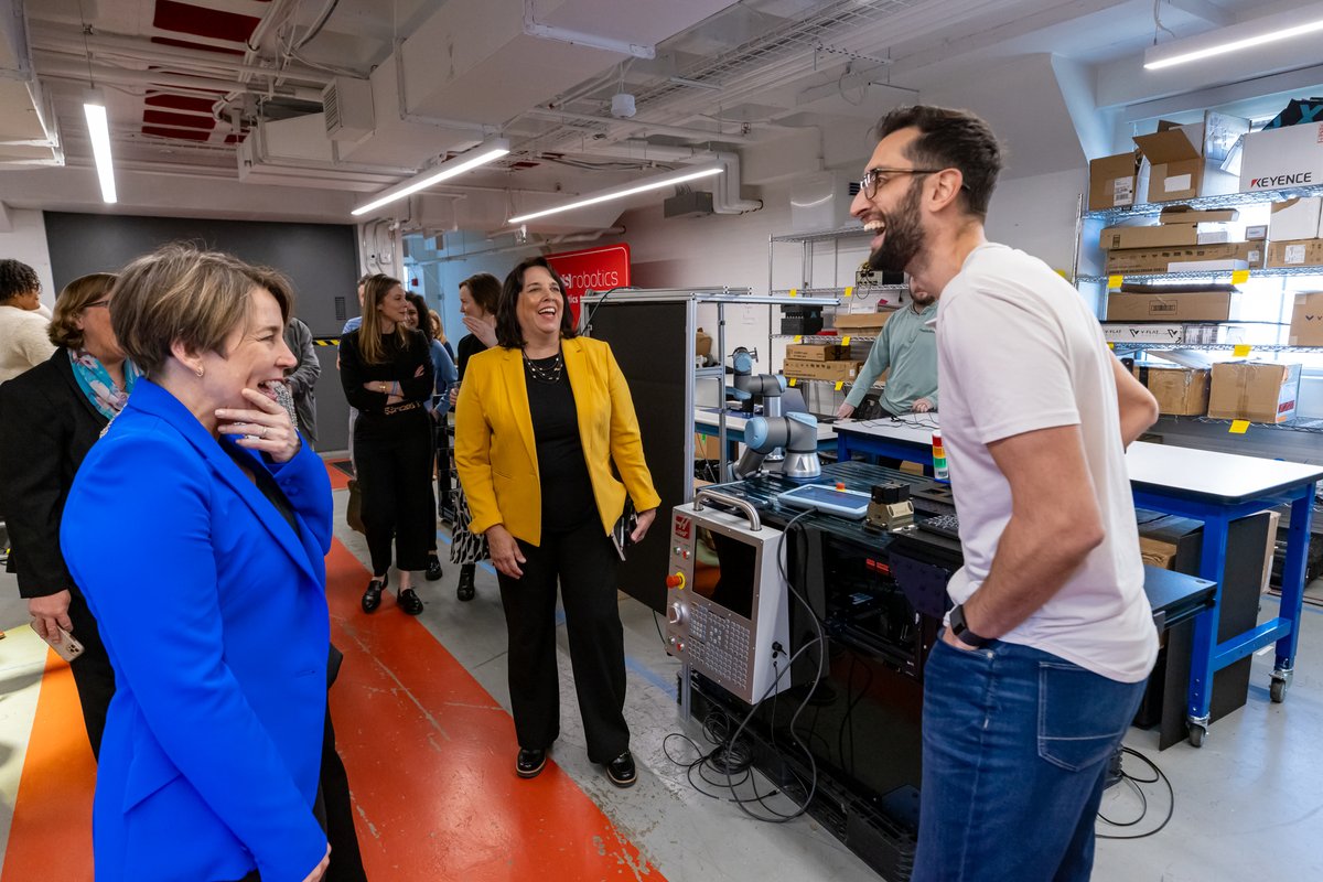 MassRobotics's tweet photo. Happy to host @MassGovernor @MassLtGov to kick off National Robotics Week! #Robotics #startup @EF @BostonSchools https://t.co/xvudm9NdgK
