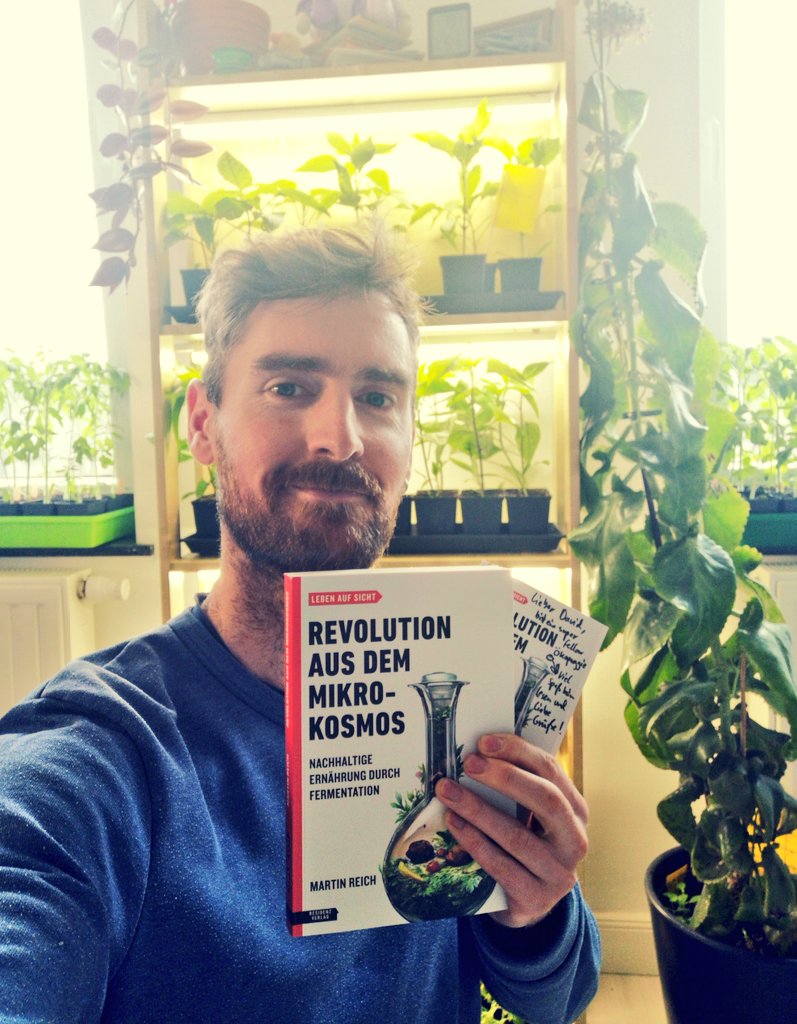 Freue mich schon auf die Lektüre, lieber @MartinReich5! 😍🦠⚗️ 'Revolution aus dem Mikrokosmos' von Dr. Martin Reich, @ResidenzVerlag, 2024. Ein Muss für alle, die sich für #Fermentation, #Nachhaltigkeit & #Ernährungssysteme begeistern.