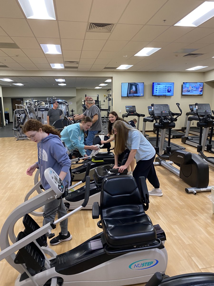 SethRyker's tweet image. It is Service Day for the Swedes.  Swede Foundations teams are engaged in 21 different service projects throughout the community.  Mrs. Scherer's team is helping out at the YMCA. 
@GBurgSwedes