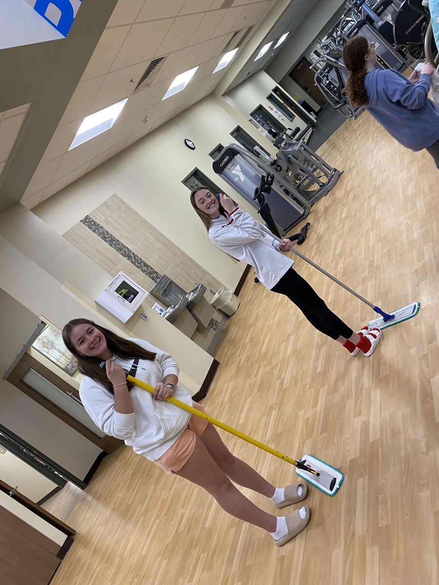 SethRyker's tweet image. It is Service Day for the Swedes.  Swede Foundations teams are engaged in 21 different service projects throughout the community.  Mrs. Scherer's team is helping out at the YMCA. 
@GBurgSwedes