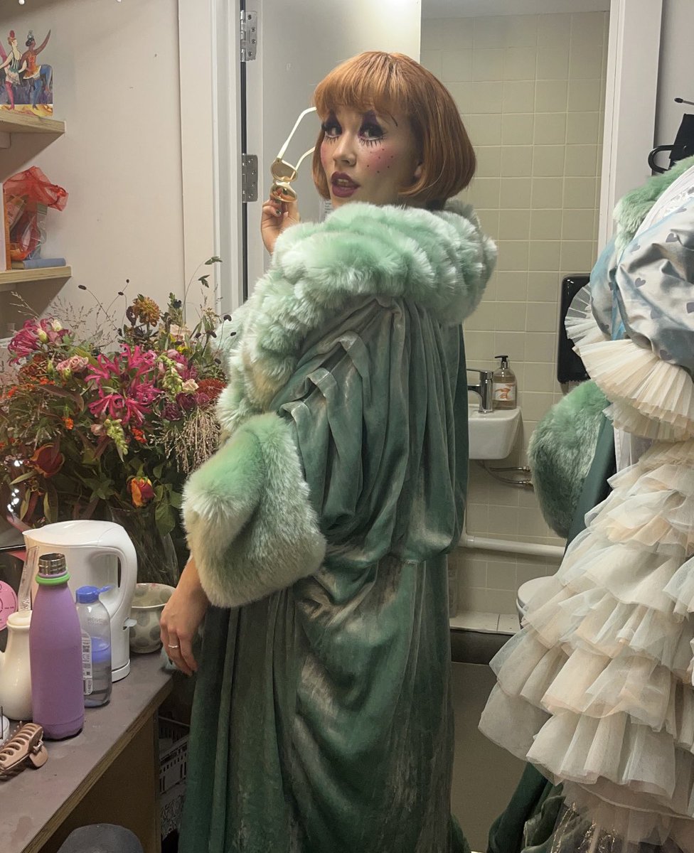 NicSarahMyers's tweet image. Until friday angels!!!