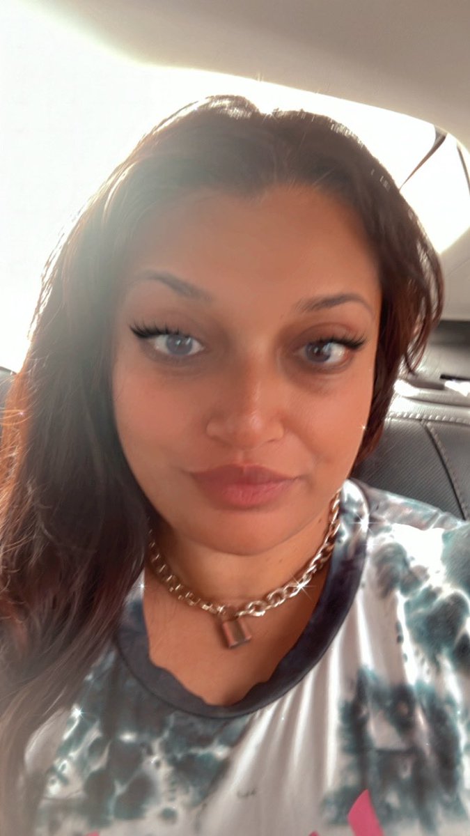 20SomethinDesis's tweet image. #miamihackweek ready for more wellness #lumahouse