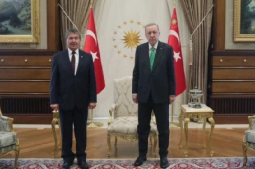 Başbakan Ünal Üstel, Türkiye Cumhurbaşkanı Recep Tayyip Erdoğan ile telefonda görüştü, Ramazan Bayramı’nı kutladı.