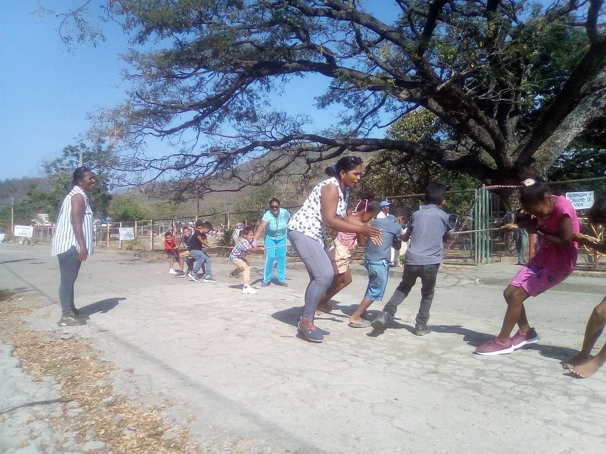 Se realizaron diversas actividades en la feria del barrio, en saludo al día mundial de la Actividad Física y el día mundial de la Salud. <a href="/CubaMined/">MINED</a> <a href="/dpeStgo/">DGE Santiago de Cuba</a> <a href="/SantiagodeCuba/">Santiago de Cuba</a> <a href="/dmeguama/">Dirección Municipal de Educación Guamá</a> #guama