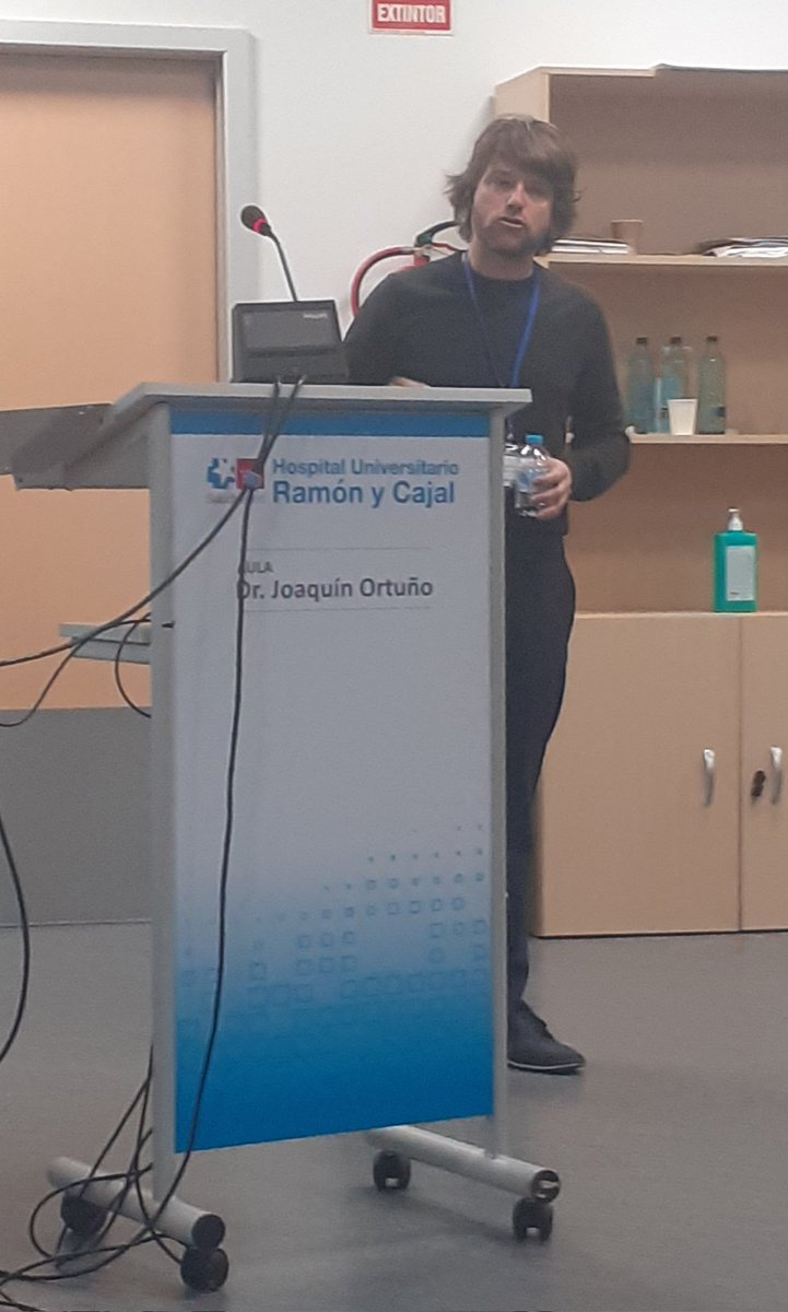 apiscam's tweet photo. #jornadasapiscam Magistral conferencia de @ihmedrano sobre Estado y visión de la IA clínica: IA discriminativa (para clasificar y predecir riesgo - " El ojo de la maquina") vs generativa (bien para doc y asistir, problemas para decidir) https://t.co/UeYnOzgOTF