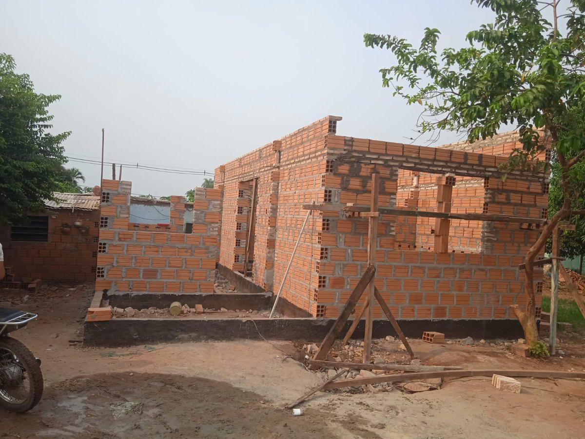 Hola a todos! Bueno debido a cuestiones personales dejé  de dar seguimiento a este proyecto, les comentó quela obra lleva parada más de 4 semanas, la ayuda jamás llegó, la persona que prometió  se desentendió y dijo que no iba a entregar lo prometido, las condiciones en las que