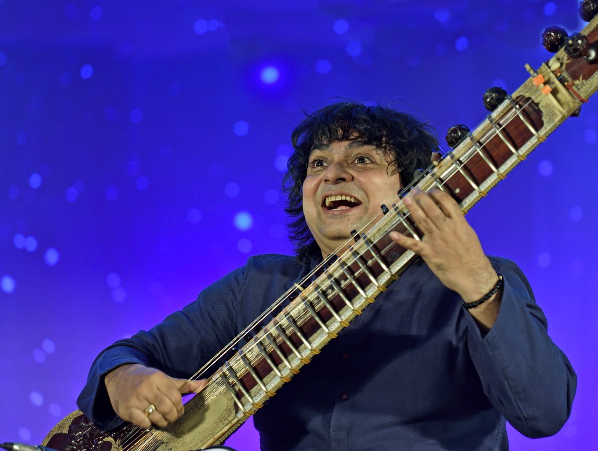 Pls join to wish a very Happy & Melodious B'day to the renowned Sitar maestro, composer & an inventor of ZITAR #NiladriKumar ji @niladri_kumar 💐 May you be blessed with a long, healthy, melodious life & continue to touch the lives of thousands of KANSENs thr your divine music.