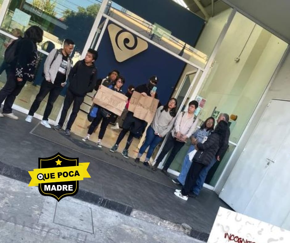 QuePocaMadreMex's tweet photo. 🤓🚫‼️MANIFESTACIÓN‼️🏫 DENUNCIAN SUPUESTO ACOSO EN UNIVERSIDAD PRIVADA DE #Toluca #Edomex 🚨
🔴#DenunciaCiudadana
🗣️ Somos alumnos de la universidad #UniverMilenium plantel Hidalgo en #Toluca, y el día de hoy nos manifestamos pidiendo justicia por el ac0so de un profesor. https://t.co/hoN0wLri5o