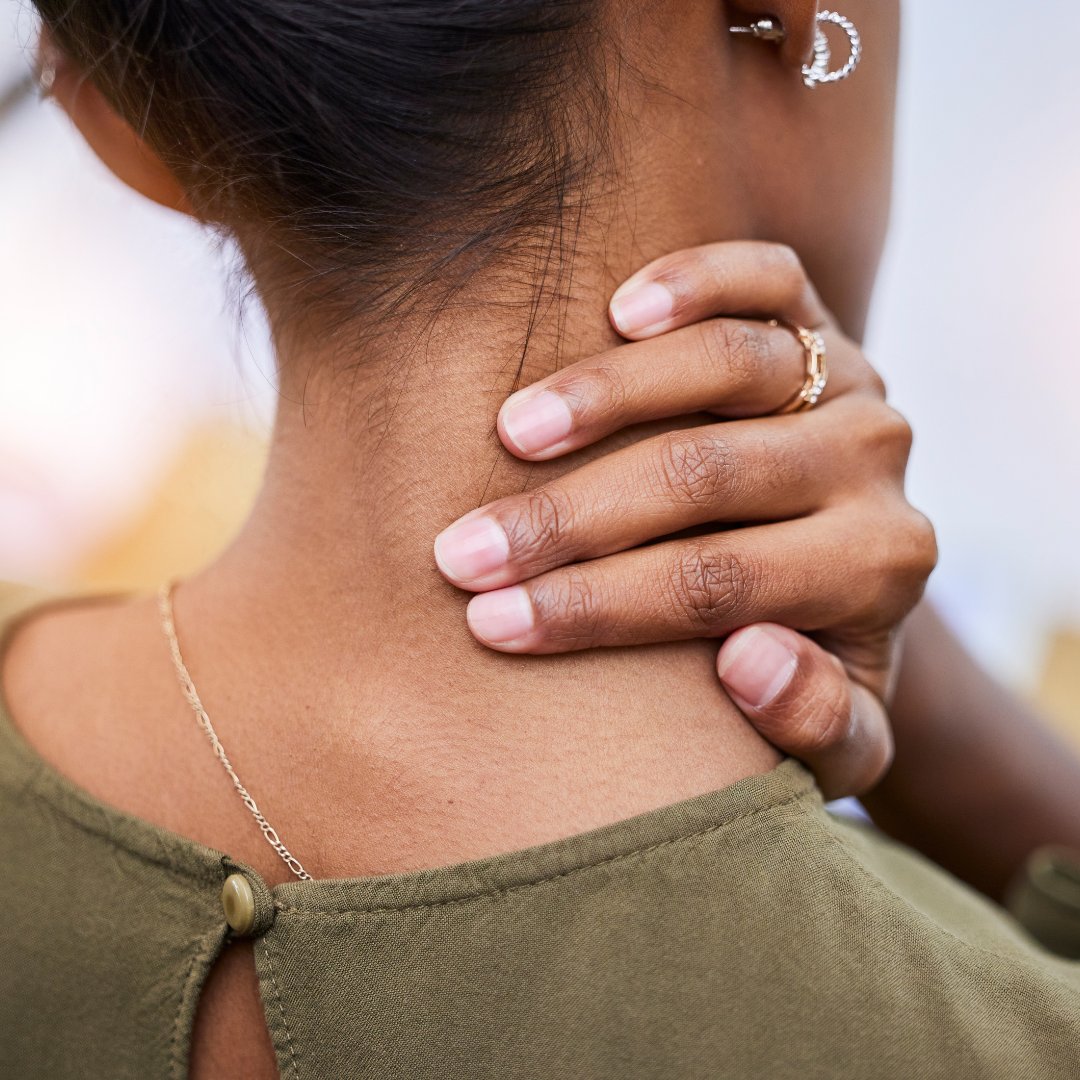 Did you know that poor posture, excessive screen time, and stress are common causes of neck pain? Incorporating regular stretching routines like those offered at Kika Stretch Studios can help alleviate tension and promote better neck health! 🧘♀️💡 #NeckHealth #StretchTrivia