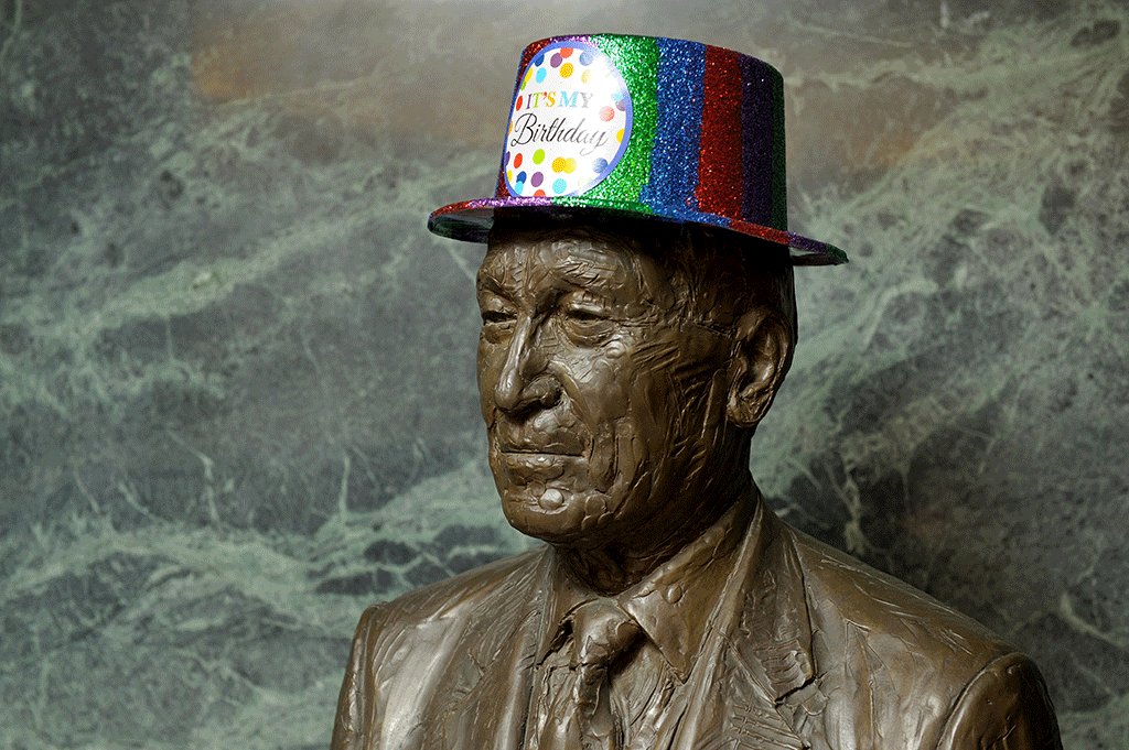 Happy birthday, Arnold! 🥳 Arnold O. Beckman was born on April 10, 1900, in Cullom, Ill. This year, he would have turned 124. Learn more about him in the Arnold O. Beckman Exhibit at the Beckman Institute▶️beckman.illinois.edu/visit/