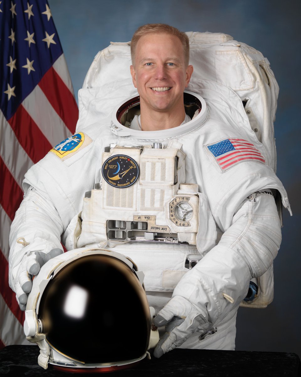 Happy birthday to @NASA_Astronauts #USArmy retired COL Tim Kopra! @USArmy | @NASA | @astro_tim