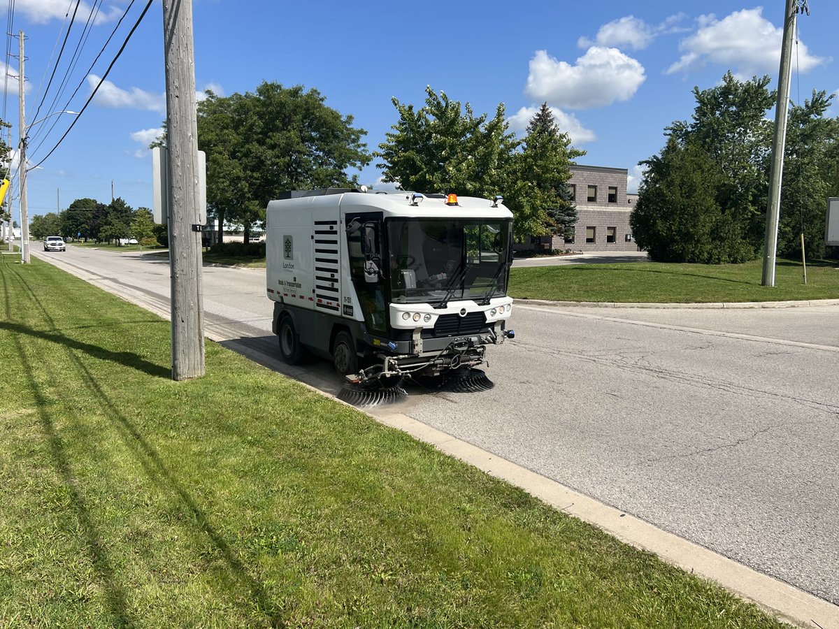 Spring has sprung early this year and City of London crews are getting a head start on the annual litter cleanup for parks and along our busy roadways. Keeping our community clean takes all of us! Learn more: london.ca/newsroom/publi…