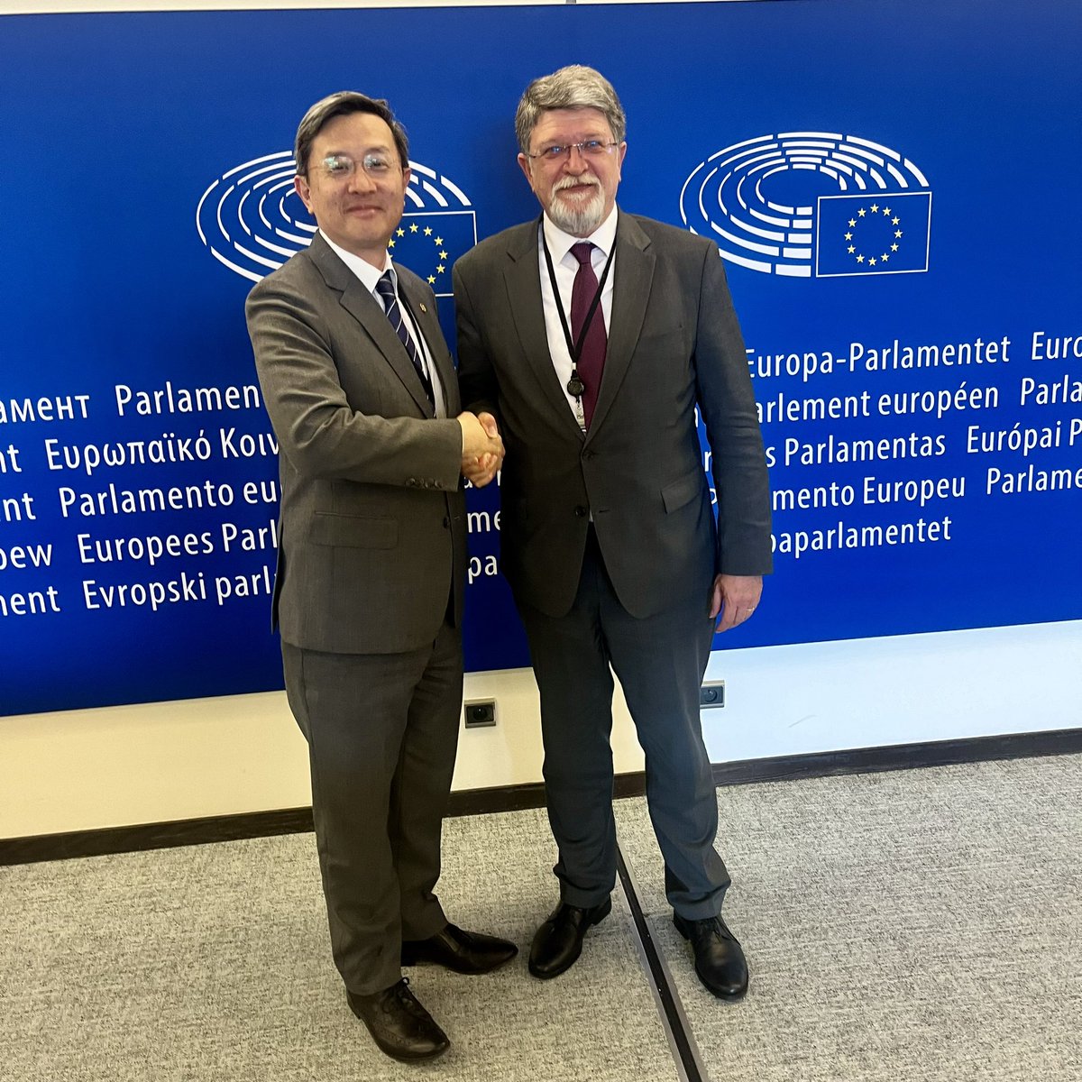 Meeting in @Europarl_EN with Dr. Roy Chun Lee, Representative of @TaiwanEU. I emphasized the continuity of good cooperation between the European Parliament and Taiwan, especially after the historic visit of @EP_ForeignAff to Taiwan last year.