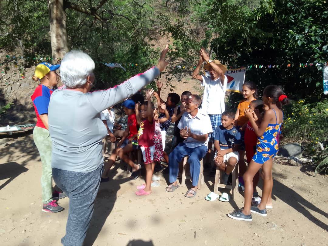 En la comunidad de la calabaza se realizaron diversas actividades en saludo al día mundial de la actividad física y la salud. <a href="/CubaMined/">MINED</a> <a href="/dpeStgo/">DGE Santiago de Cuba</a> <a href="/SantiagodeCuba/">Santiago de Cuba</a> <a href="/dmeguama/">Dirección Municipal de Educación Guamá</a> #guama