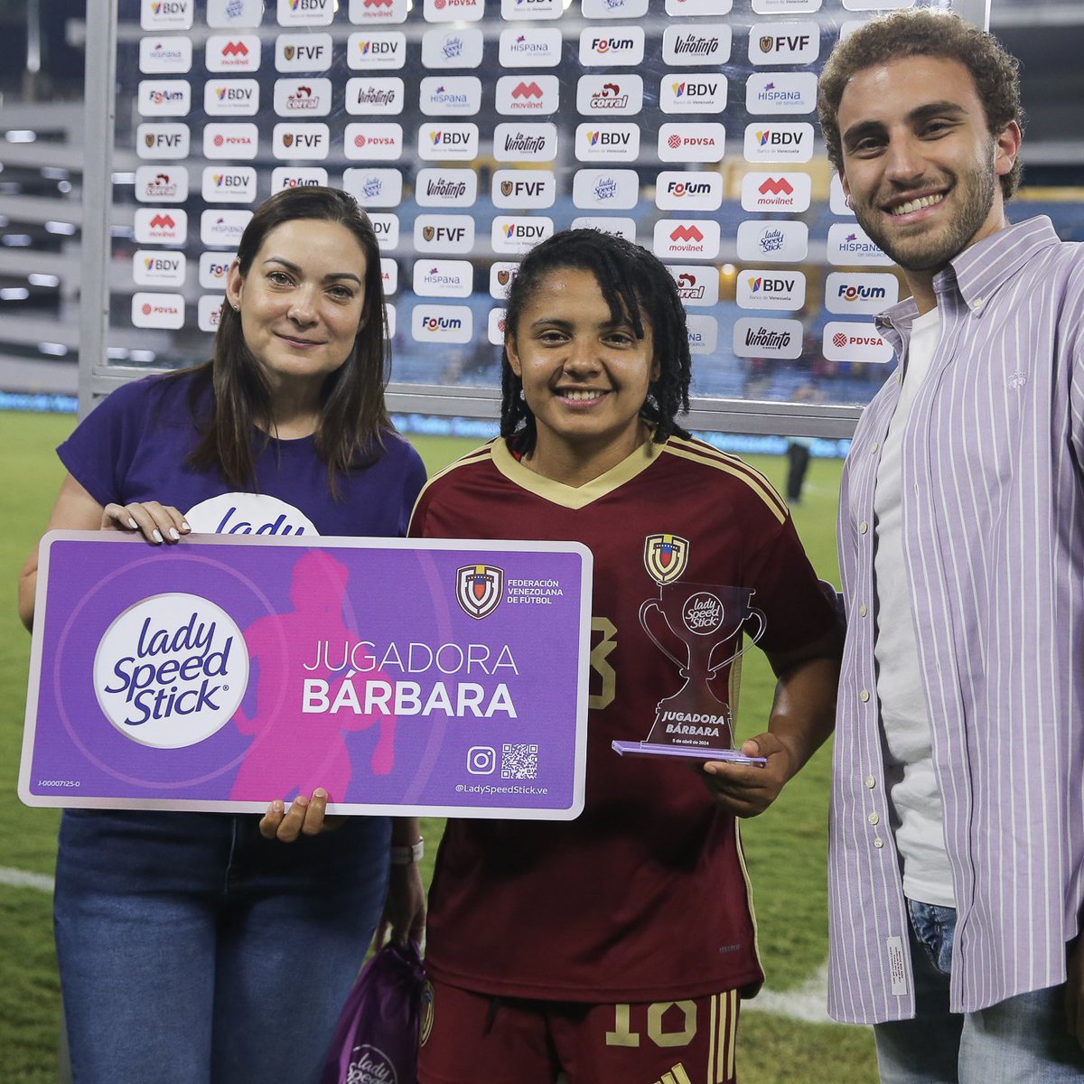 FemeninoFVF's tweet photo. Y es que la 𝙅𝙪𝙜𝙖𝙙𝙤𝙧𝙖 𝘽𝙖́𝙧𝙗𝙖𝙧𝙖 de este lunes no podía ser otra… 😍⚽️
𝙔𝙨𝙖𝙪𝙧𝙖 𝙑𝙞𝙨𝙤 con sus 2️⃣ goles ante Panamá, fueron motivos suficientes para ganarse el premio de #LadySpeedStick.
#SiempreVinotinto #VinotintoFemenina https://t.co/RJwhvxThKG