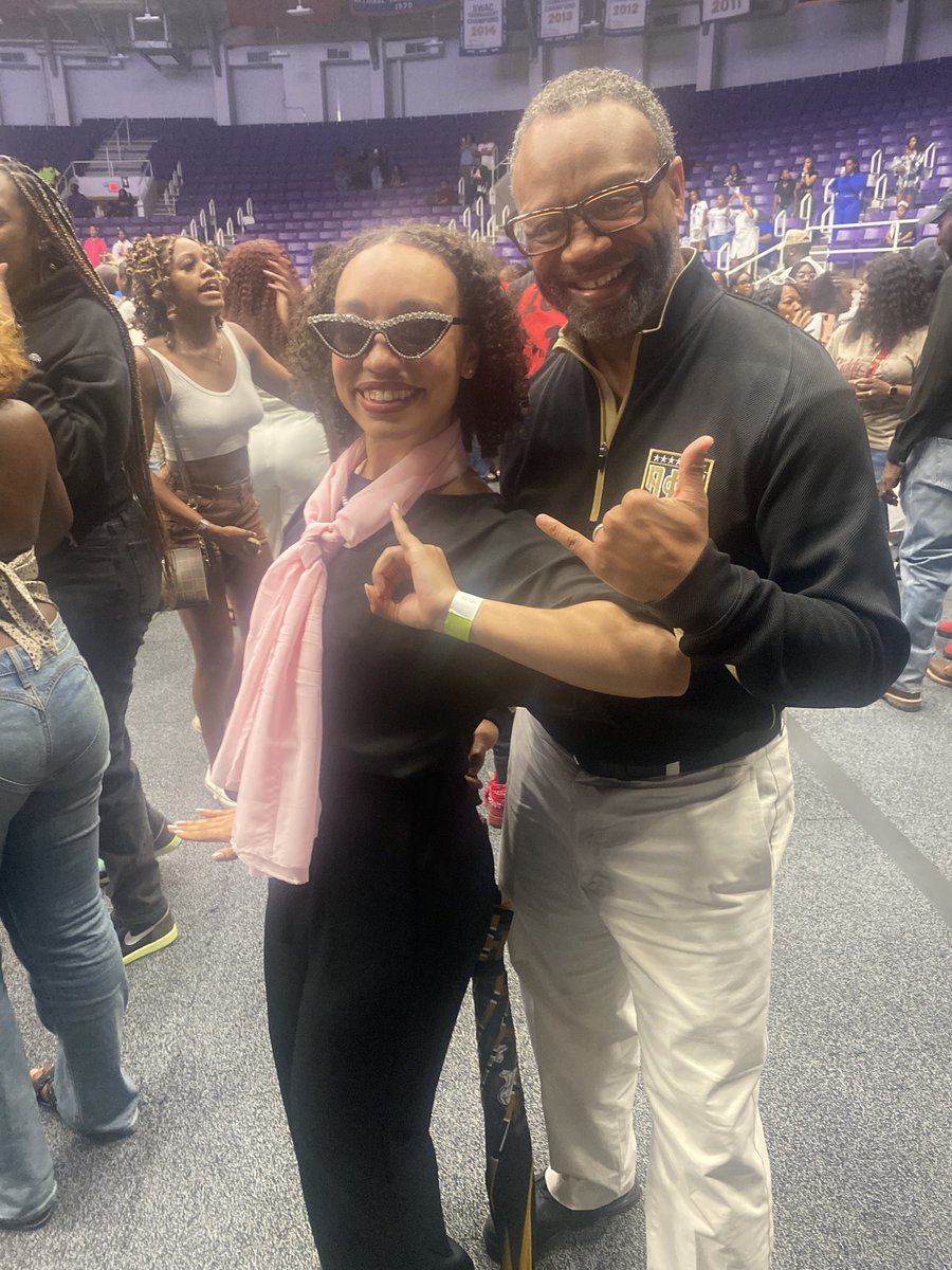 DubFresh06's tweet photo. @djhollywood1911 My daughter’s probate was last night too. https://t.co/HrbF38Blmk