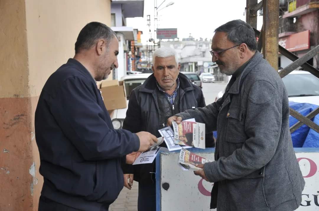 CHP'nin kazandığı Ceyhan Belediyesinde ilk iş işçi kıyımı oldu CHP'li Kadir Aydar mazbatayı alır almaz 287 işçiyi işinden etti İşçilere ve ailesine bayramı zehir etti. Emek Partisi Ceyhan Belediye Meclis Üyesi Adayı Biyamil Karataş'ta İşten atılan işçiler arasında <a href="/herkesicinCHP/">CHP 🇹🇷</a>