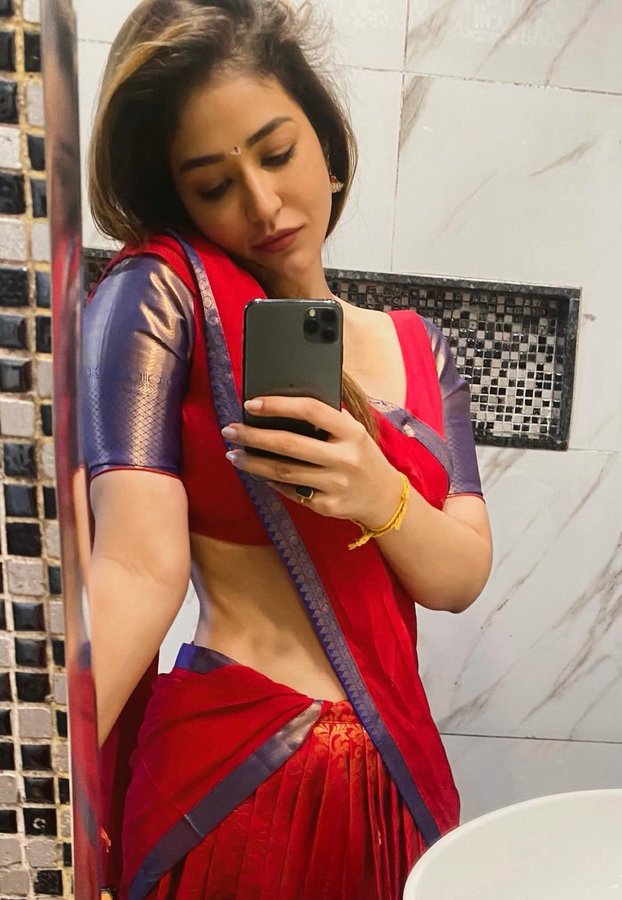 GKu9-FSWYAEyVzz?format=jpg&name=900x900