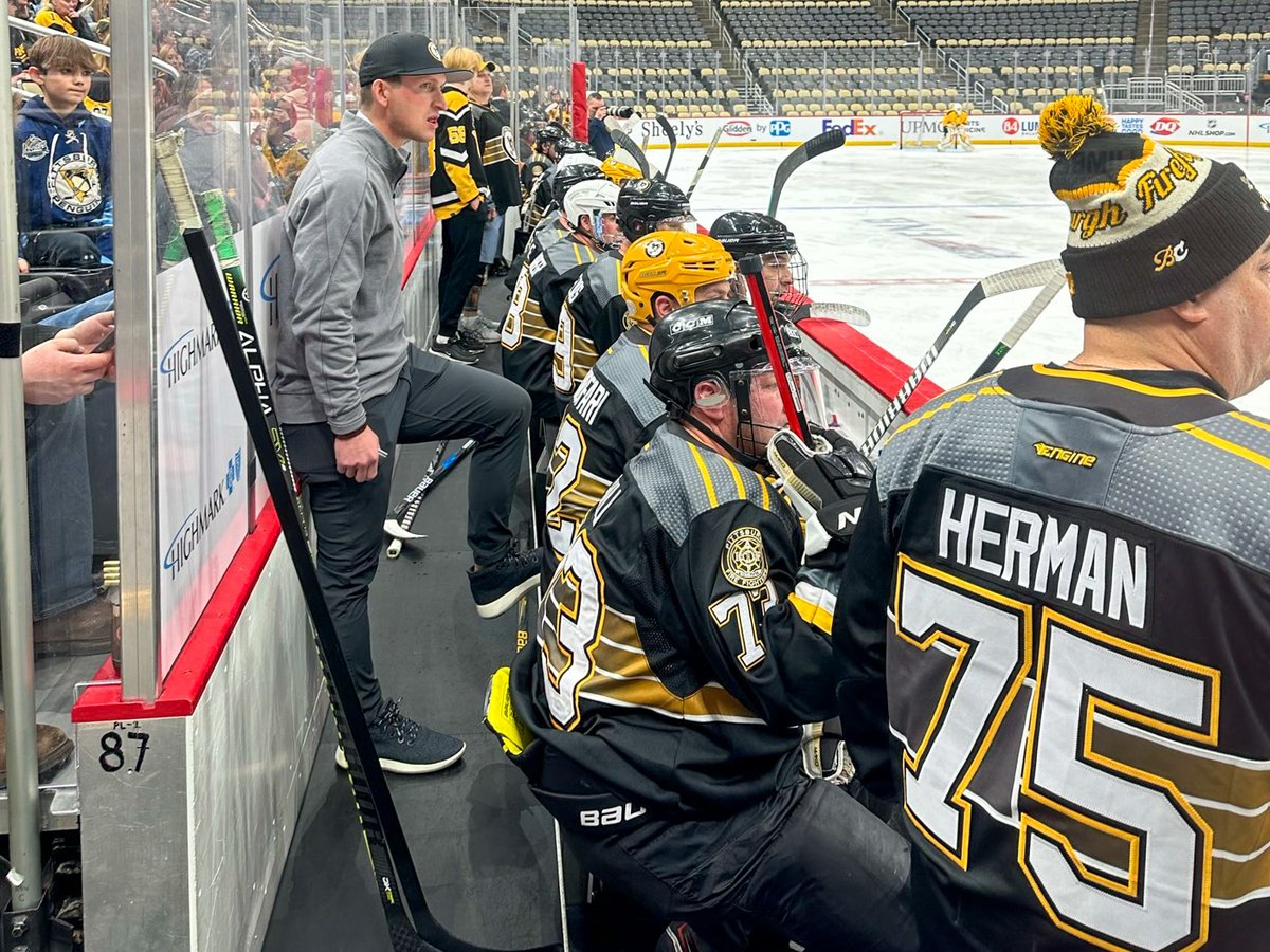 EGaineyOfficial's tweet photo. ICYMI: @PghPublicSafety  Bureaus of Fire and Police went head-to-head at PPG Paints Arena for the First Annual Battle of the Badges last Saturday!

Congrats to both teams for an incredibly competitive game, and a special shoutout to the @PghPolice for their 6-5 shootout victory! https://t.co/wVSTXBwVLK