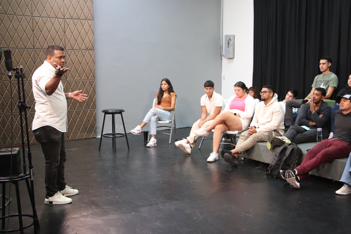 USMApanama's tweet image. El Segundo día de la Semana de la Comunicación cubre la Producción Sonora y la Fotografía con el Taller de Locución Deportiva a cargo de Roberto Rivera.

#AECOSUSMA
#COSOSUSMA #Locución #ProducciónSonora