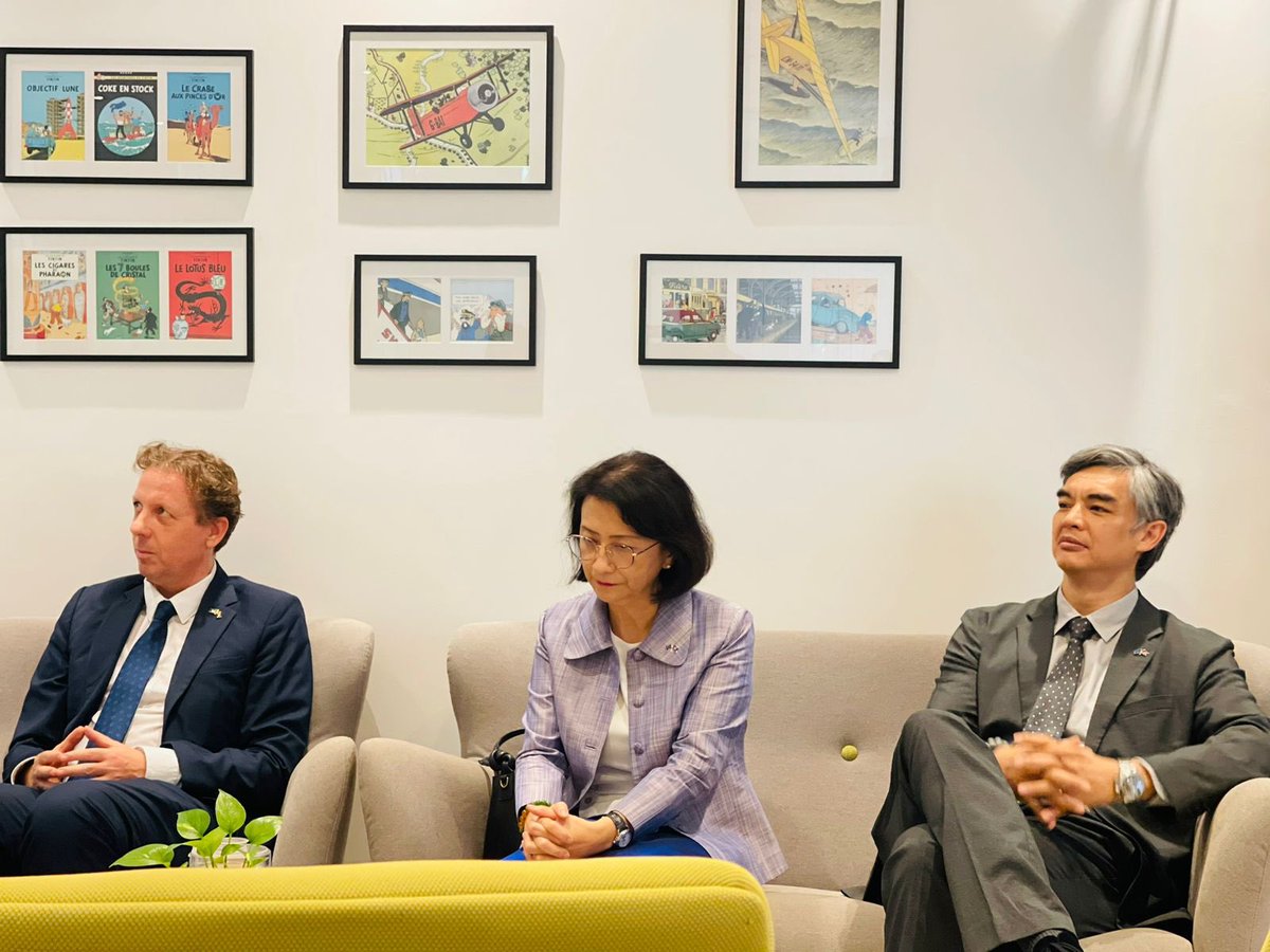 Opened at the EU 🇪🇺 office today with HE Ing Kantha Phavi 🇰🇭 Minister of Woman Affairs, 🇺🇳 @ScheuerJo and @sujiseam a photo exhibition of the – often tough - experiences of women migrant workers in ASEAN. #SafeandFair @GlobalSpotlight @unwomenasia