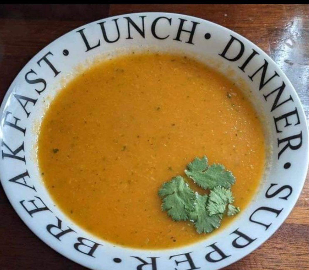 On a day like today 🌬 🌧☔🌫 there on one thing in my mind 
Homemade 
carrot coriander soup saved carrots, potatoes, garlic & fresh coriander. 
#slzfw21 #breakingdownbarriers #buildingcommunities #CoronationFoodProject