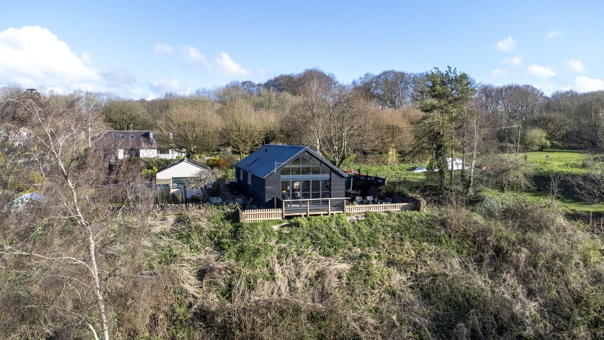 bathandrural's tweet image. New instruction: Situated in the idyllic location of Box Hill, just southwest of Corsham, this unique detached property offers a blend of modern luxury and natural beauty: fineandcountry.co.uk/bath-estate-ag…