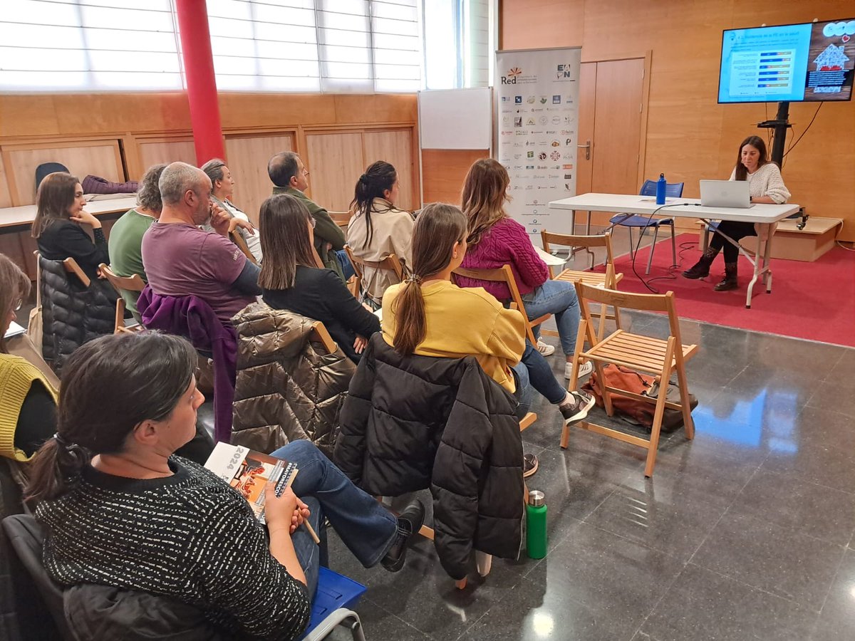 📷Estamos en el Taller ''Claves para el ahorro y la #eficienciaenergética 💡en hogares vulnerables' en #Huesca, junto a @endesa, @ACAmbientales y @Redaragonesa. 
🔎En el taller estamos abordando la situación de la #pobrezaenergética, la factura eléctrica y el bono social.