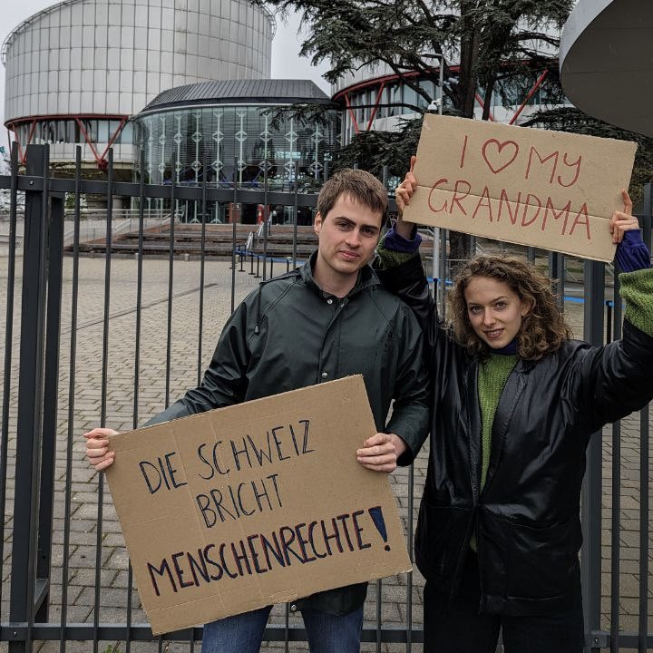 Klima schützen 🤝 Menschenrechte schützen 

Danke an alle bei <a href="/KlimaSeniorin/">KlimaSeniorinnen</a> und <a href="/greenpeace_ch/">Greenpeace.ch</a> für euren unermüdlichen Einsatz! 

Zur Medienmitteilung von <a href="/klimastreik/">Klimastreik Schweiz 🔥 #ClimateJusticeNow</a> :
climatestrike.ch/posts/pr-rulin…