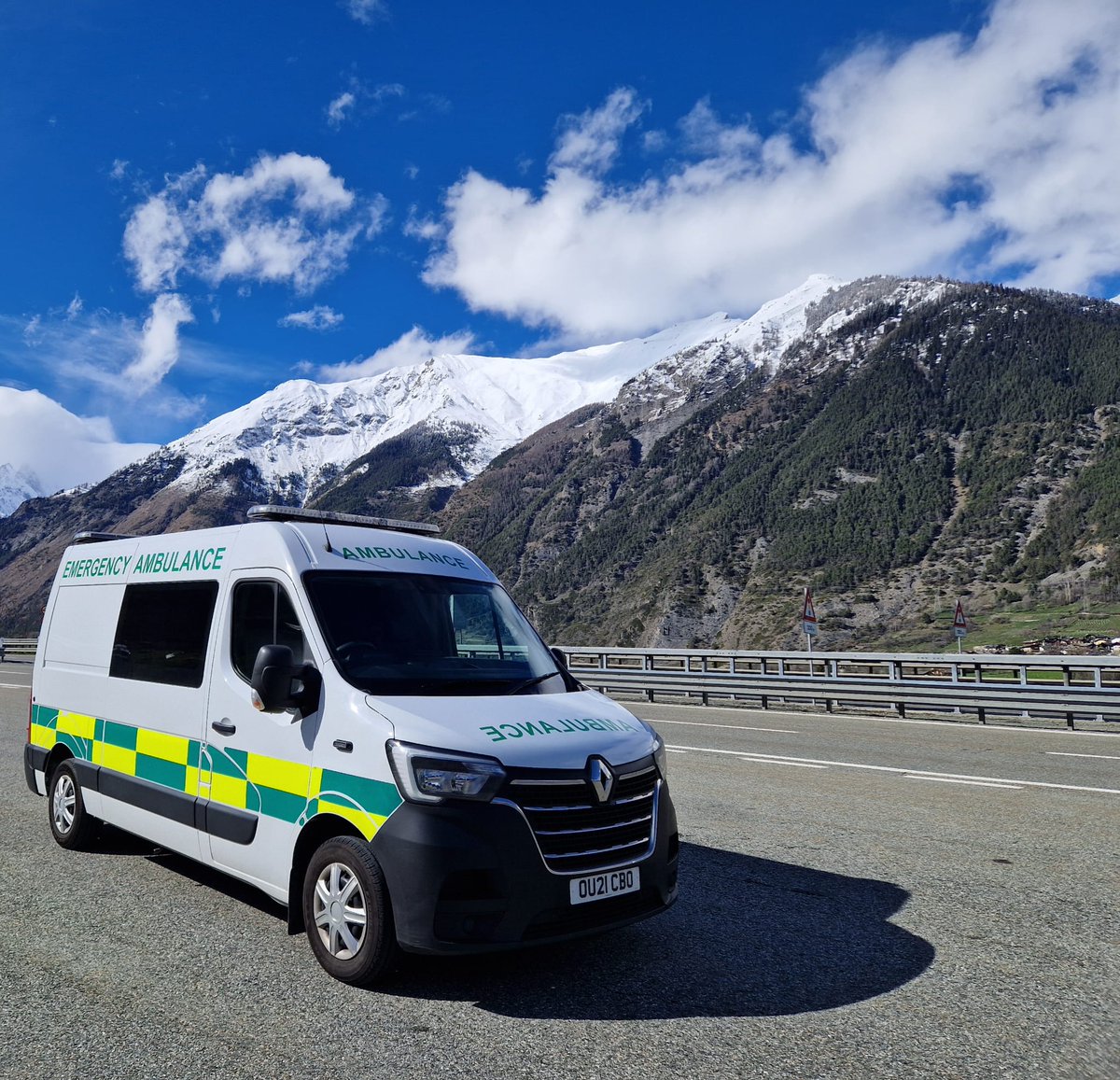 Student Umran Ali Javaid is travelling 3,000 miles from #Glasgow to #Gaza to deliver @unrwa this ambulance. Specially equipped to save babies lives, Umran’s extraordinary dedication will help us continue supporting people of #Gaza #KeepUNRWAworking ⬇️ heraldscotland.com/news/24184175.…