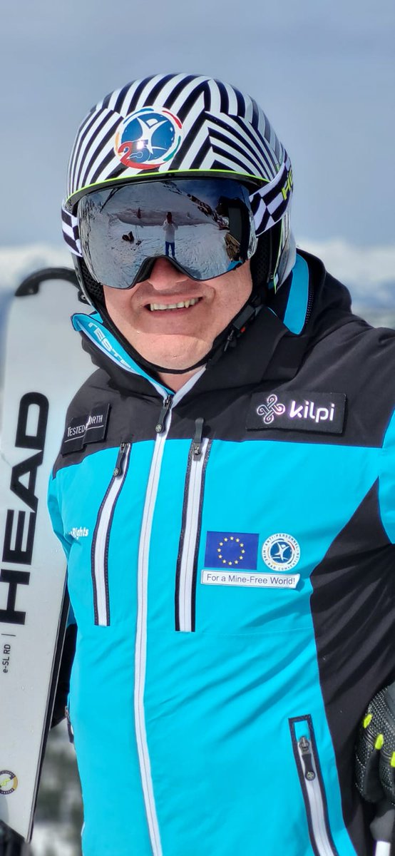 Spotted: former deminer and @minebantreaty advocate @NijazMemic from #BosniaHerzegovina at the Swiss-German #ParaAlpineSkiing Open Championship in Kuhtai, Austria sporting a message for a #MineFreeWorld & #MineSurvivorsRights.