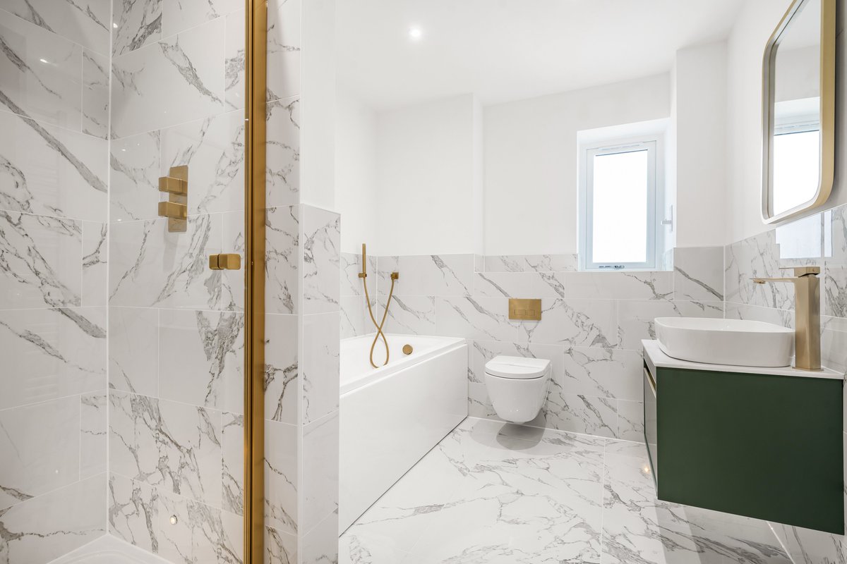 bathandrural's tweet image. New listing: Bespoke in design and tailored for contemporary family living, this four-bedroom new-build offers ample space both indoors and out: fineandcountry.co.uk/bath-estate-ag…