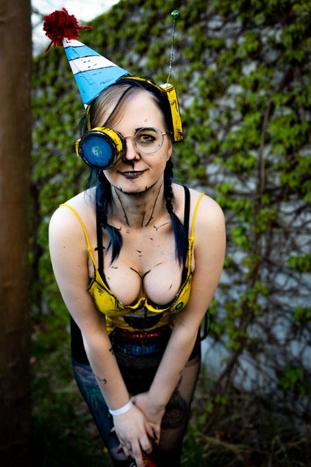 Claptrap Set jetzt in Of ;) Oder auf Anfrage auch So zu kaufen ;)  #claptrap #Borderlands #gaming #cosplay<a href="/tag/cosplayer"class="tags"><span>#cosplayer</span></a><a href="/tag/cosplay"class="tags"><span>#cosplay</span></a><a href="/tag/gaming"class="tags"><span>#gaming</span></a><a href="/tag/borderlands"class="tags"><span>#borderlands</span></a><a href="/tag/waifu"class="tags"><span>#waifu</span></a>