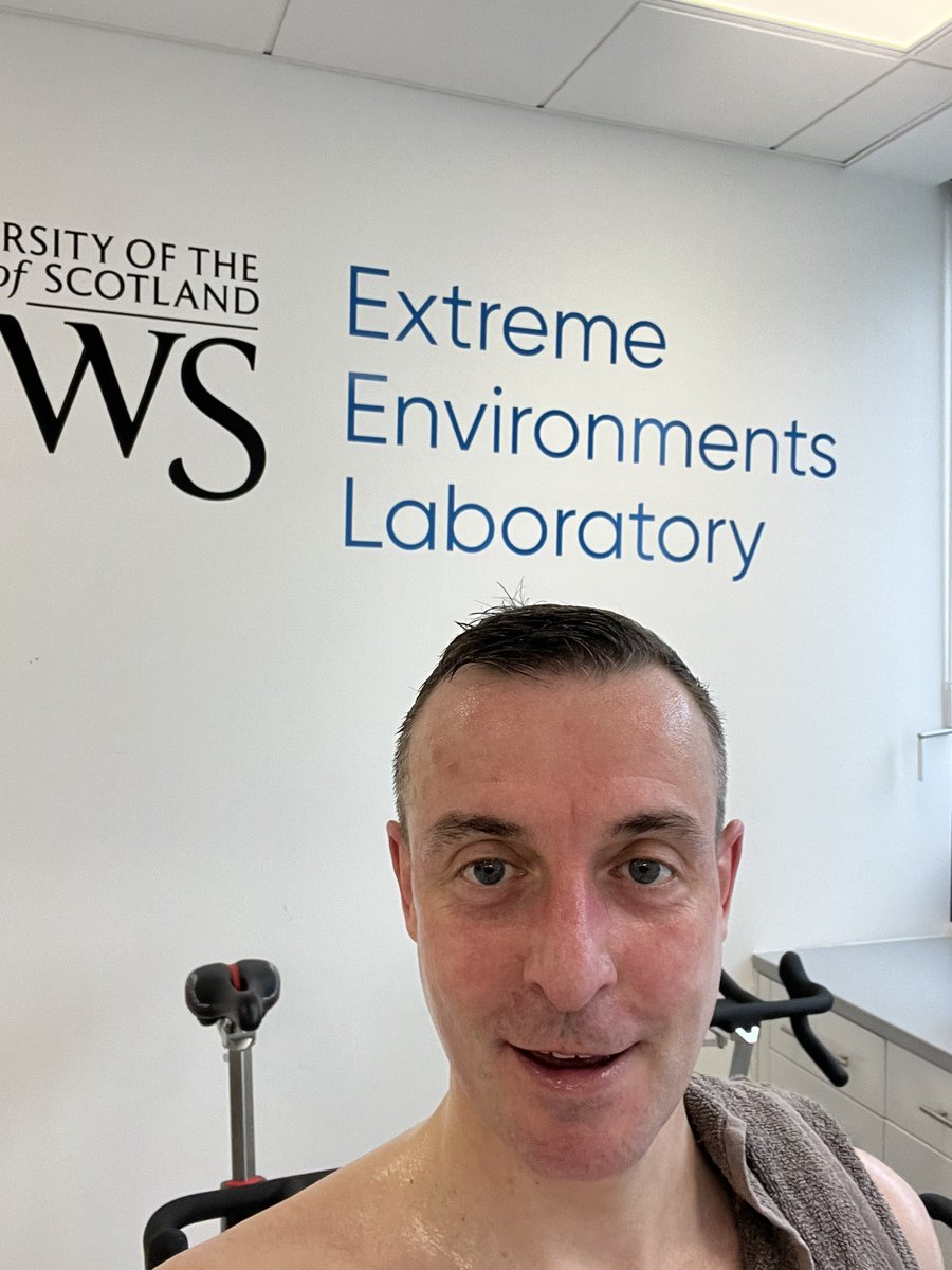 Got to practice what you preach ! I joined a client in the @UWS_Sport chamber early this morning for his final heat acclimation session ahead of @marathonDsables . Final session at 40oC and 70% RH 🥵