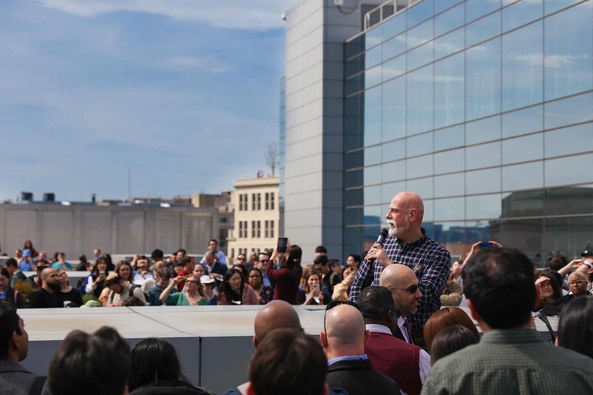 Yesterday, alongside @JohnsHopkins, @JHUAPL, and others, the SAIS community gathered on the @JHUBloombergCtr terrace to view the solar eclipse.🌒 APL’s Solar and Inner Heliosphere Section Supervisor Dr. Angelos Vourlidas provided attendees with a special explanation of the event.