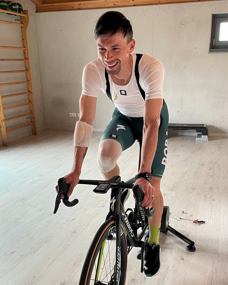 We are more than happy to see @rogla back on his bike and smiling. He is in the best hands and we wish him a speedy recovery! #BORAhansgrohe #BandofBrothers