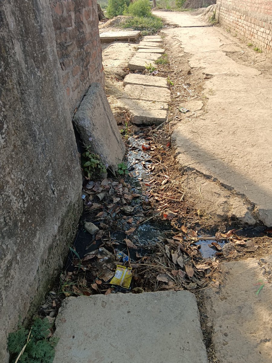 Deepakk22348910's tweet photo. जनपद सीतापुर तहसील सिधौली ब्लाक कसमंडा थाना कमलापुर जनपद सीतापुर ग्राम पंचायत बसाई डीह ग्राम ठिठुरा की समस्या
@CMOfficeUP @myogiadityanath @PMOIndia @SwachhBharatGov @dm_sitapur @myogioffice @aajtak @brajeshpathakup https://t.co/B5wt2FfrXK