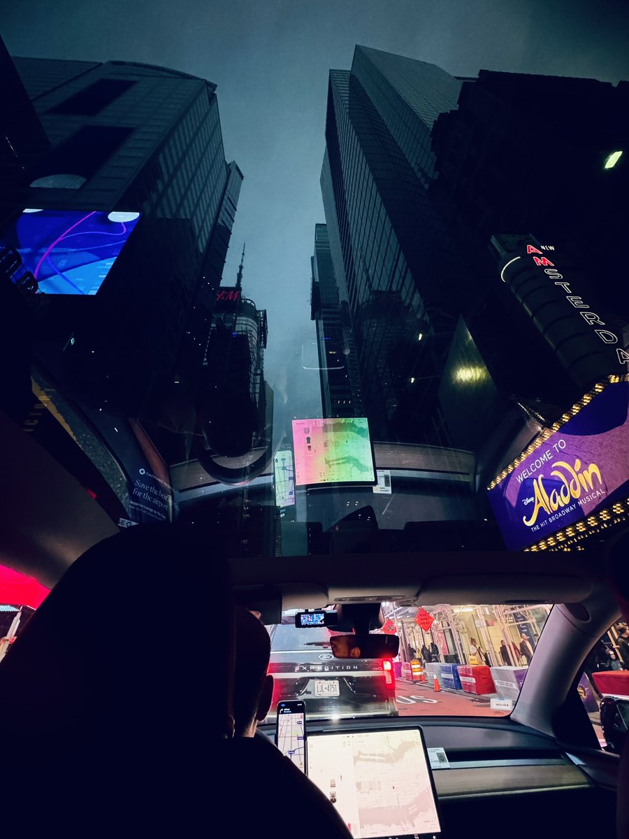 Gm everyone 
Unfortunately I don't have a photo of the Eclipse, but I cought this crazy shot from a Tesla Uber 😍