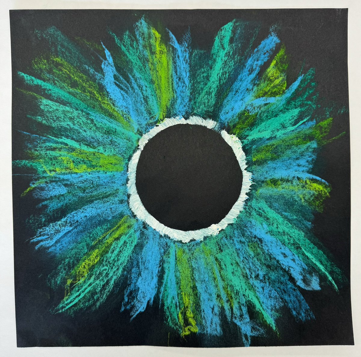 apig8e's tweet photo. @BrookAveSchool 2nd Graders in Mrs. Pigate's Art class were TOTALLY READY for the TOTAL SOLAR ECLIPSE!! https://t.co/A7X9ezp0Wl