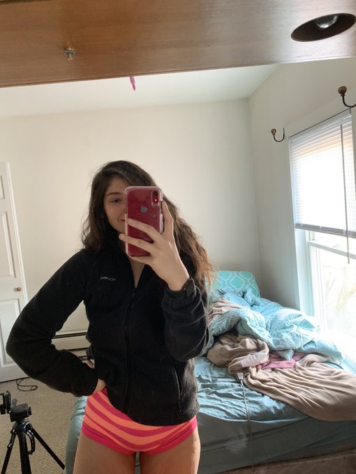 Am I your favorite slut? https://t.co/YaJIycQUxi