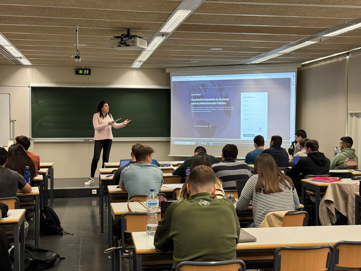 Hemos organizado la sesión "AEGAP y salidas profesionales de empleo público en GAP" para estudiantes de 3º y 4º.

<a href="/InmaLuzCollado/">Inma Luz Collado</a> , presidenta de <a href="/AEGAP_Valencia/">AEGAP</a> , les contó en qué consiste su asociación y las opciones actuales de empleo público para titulados de GAP.

#adeupv