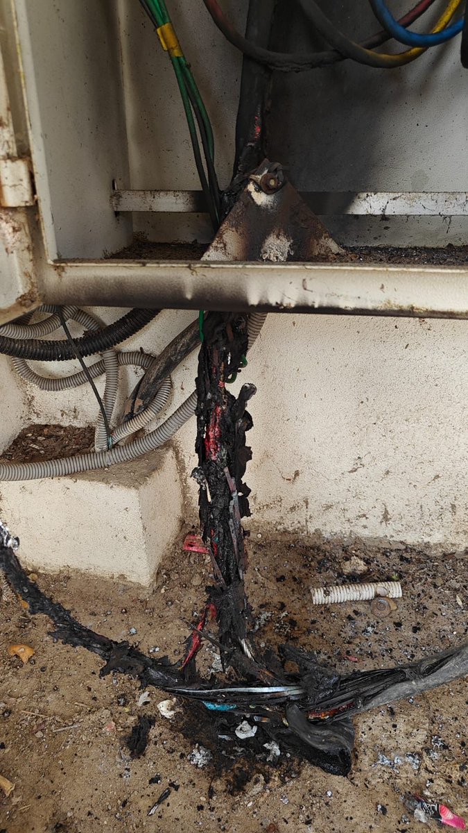 pichumanid's tweet photo. This is the support which we get from @CMOTamilnadu @sunnewstamil @GoI_MeitY for a growing IT startup in Chennai due to @cmrlofficial cable work. A fire broke out and we all are on road asking for immediate assistance. No Help from EB in emergency

@arivalayam @TThenarasu https://t.co/UwlPZYgA3w