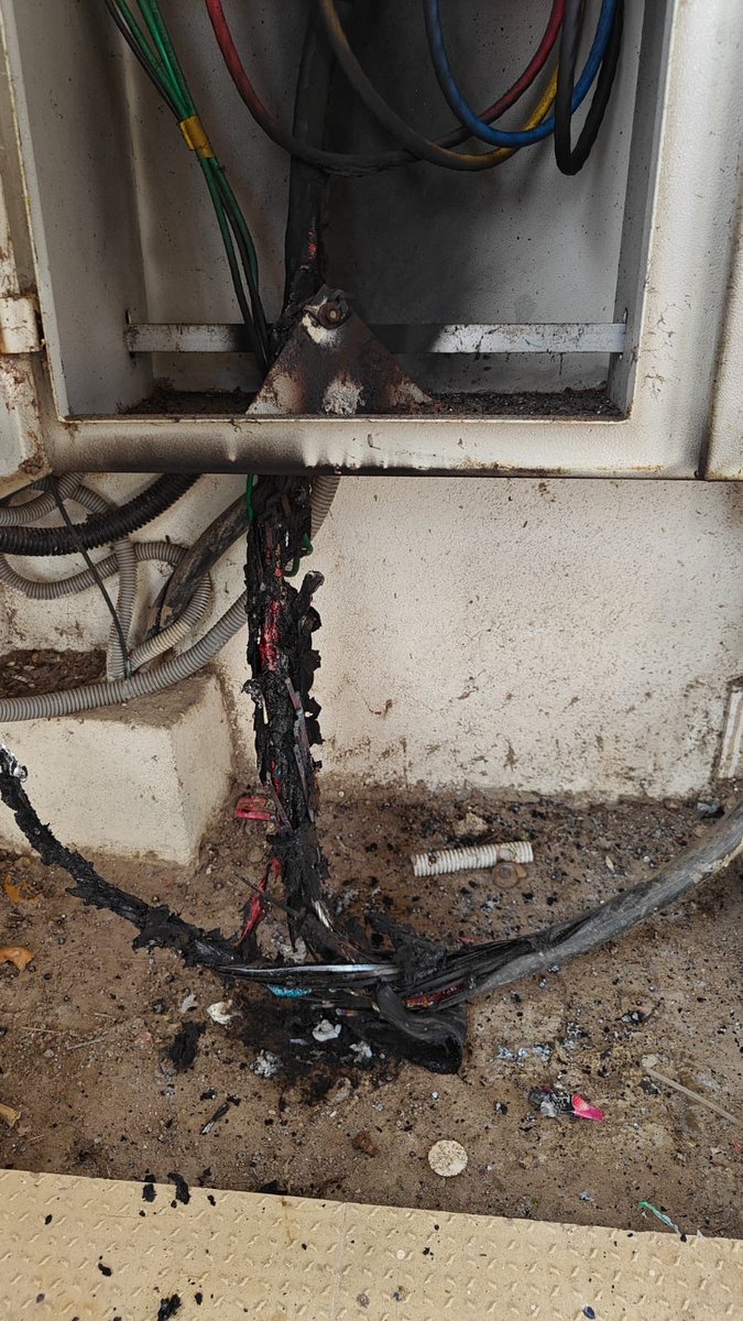 pichumanid's tweet photo. This is the support which we get from @CMOTamilnadu @sunnewstamil @GoI_MeitY for a growing IT startup in Chennai due to @cmrlofficial cable work. A fire broke out and we all are on road asking for immediate assistance. No Help from EB in emergency

@arivalayam @TThenarasu https://t.co/UwlPZYgA3w
