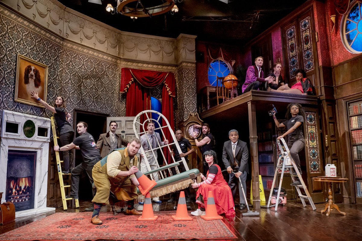 New West End Cast Production Photos released for @playgoeswrong by @mischiefcomedy

📸 Matt Crockett 

#photo #photogram #theatrearts #photographers #theatreshow