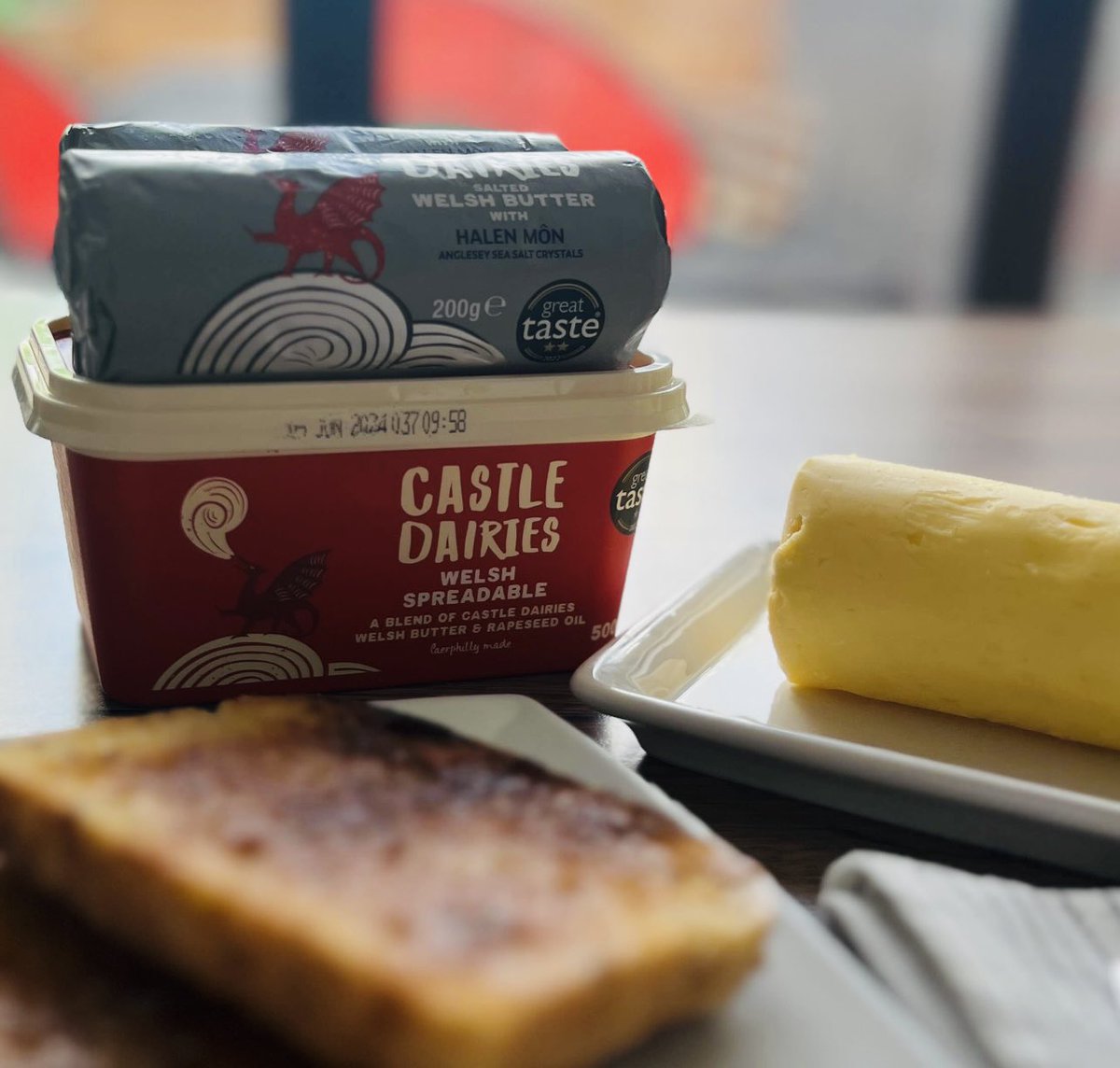 Have you tried our creamy, deliciously salted, Welsh butter roll made with @halenmon salt?🧈🧂. Once you have - there’s no going back… A serious treat for butter lovers, try it with a freshly baked scone or croissant or use in mash potato or on crusty bread 🍞