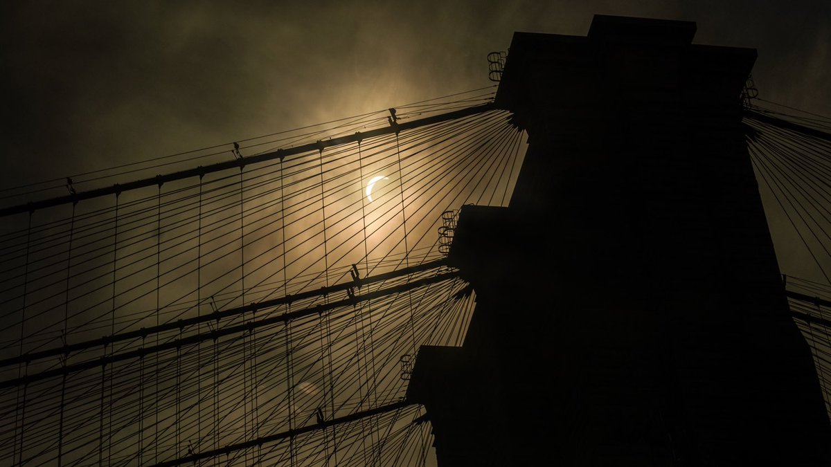 Day for Night
#FujiXT5
75mm-1/4000th@ƒ/11-ISO125
 @leefilters #glassfilter Solar Filter

#eclipse #eclipsenyc #eclipse2024 #brooklynbridge #astrophotography #architecture #clouds #skyporn #composition #documentary #photojournalism #streetphotography #Fujifilm #dumbo #Brooklyn