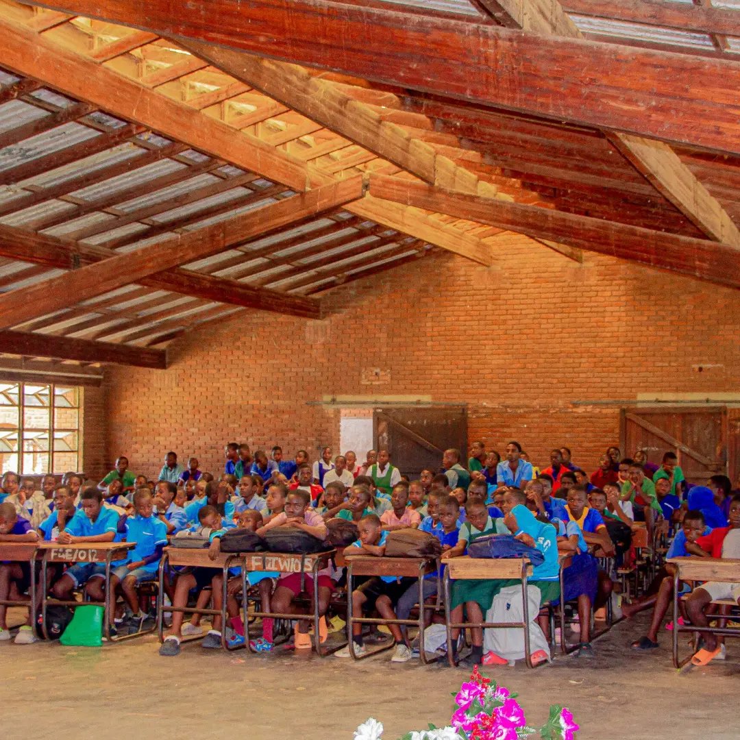 ulalomw's tweet photo. Tuesday, We choose  top achievers Wakisa &amp; Bridget from Mzimba North Education District! Their inspiring words on discipline &amp; peer pressure at the Academic Coaching session at Euthini Secondary School underscore the importance of support for education. 

#ImpactTuesday https://t.co/0noBmdVE5A